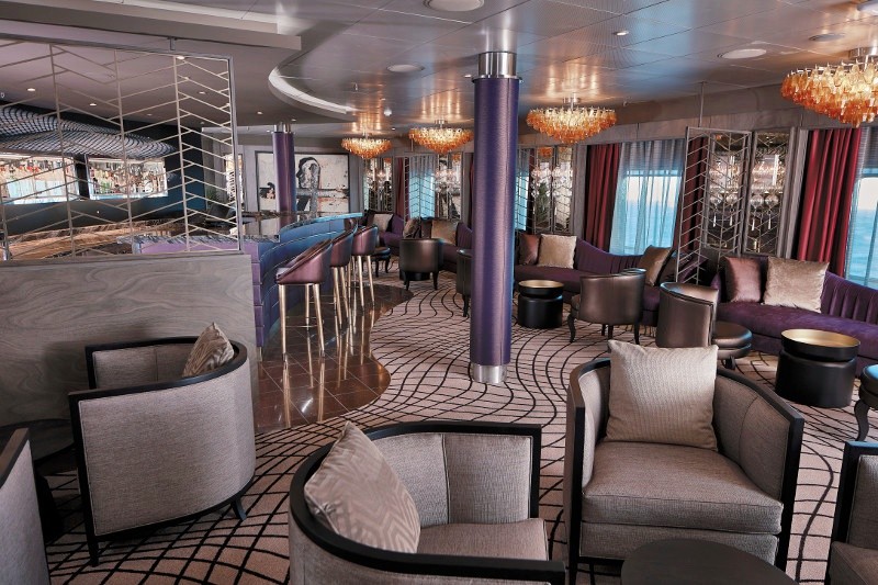 El elegante Voyager Lounge a bordo del recién renovado Seven Seas Voyager (Regent Seven Seas Cruises) REGENT SEVEN SEAS CRUISES SEVEN SEAS VOYAGER REGENT CRUISES LUXURY CRUISES REGEN SEVEN SEAS CRUCEROS DE LUJO REGENT SEVEN SEAS VOYAGER CRUCEROS RSSC REGENT CRUISES #crucerosdelujo #luxurycruises #crucerosexclusivos #regentsevenseas #regentcruises #rssc #crucerosregent #sevenseasvoyager #regentvoyager #luxurycruises #crucerosdeluxe #crucerosdelujo #cruceroslujo